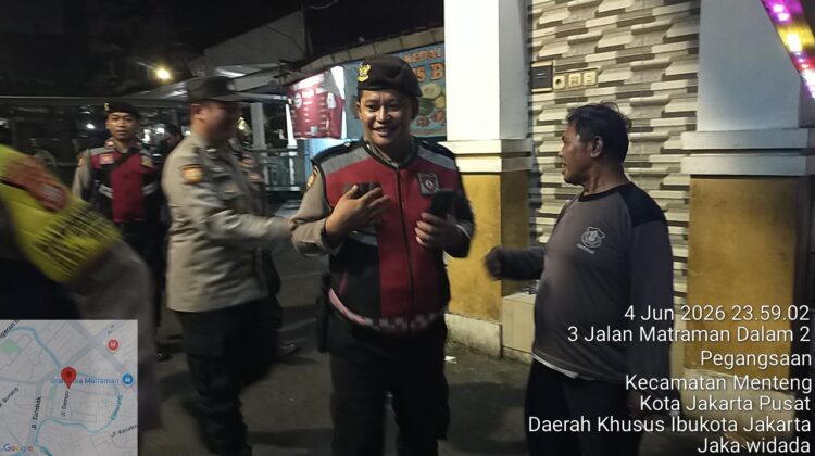 Patroli Menyapa Warga, Patroli Cipkon Menteng Sisir Matraman Dalam II Untuk Cegah Tawuran dan Kriminalitas