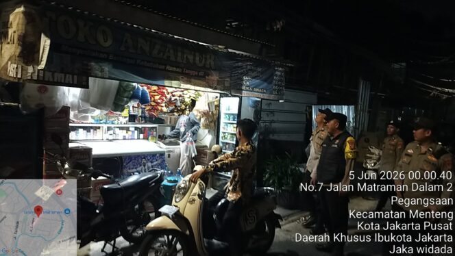 
					Patroli Menyapa Warga, Patroli Cipkon Menteng Sisir Matraman Dalam II Untuk Cegah Tawuran dan Kriminalitas