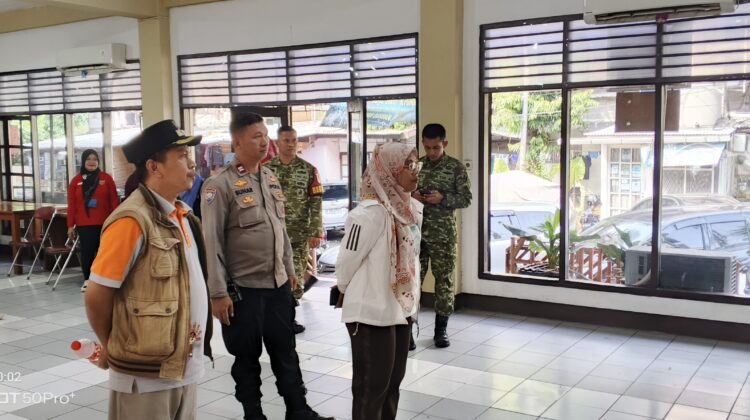 Tiga Pilar Kebon Kacang Dampingi Camat Tanah Abang Cek Lokasi Aula RW 01 Jelang Kunjungan Wali Kota Jakpus