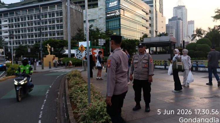 Cegah Copet dan Jambret, Polisi Turun Langsung Sapa Warga Menteng
