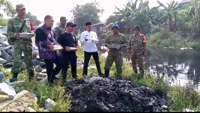 
					Perkuat Akses dan Ketahanan Wilayah, Danramil 01/Tln Lakukan Pembangunan Jembatan Garuda