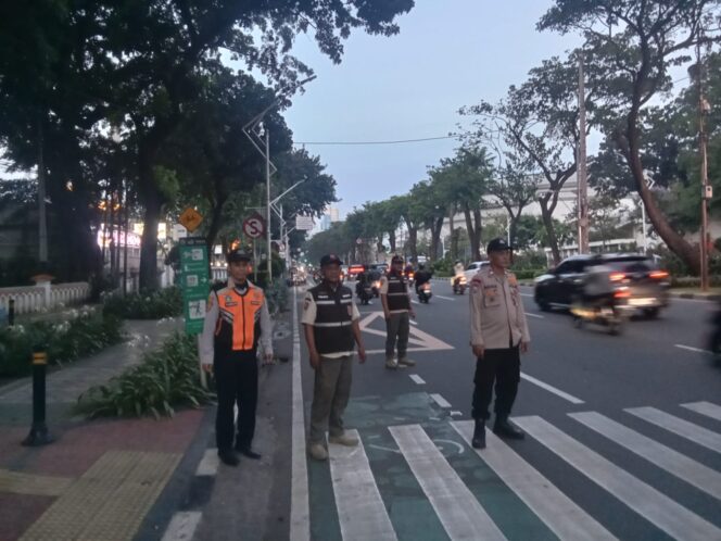 
					Polri dan Unsur Gabungan Laksanakan Pengamanan Pos Lantas Hotel Mulia Jelang Laga Indonesia vs Oman di GBK