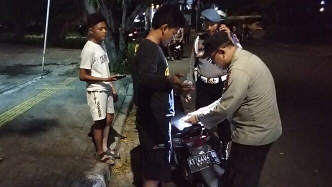 
					Razia Malam di Depan Mako Polsek Metro Menteng, Polisi Amankan Pemuda Pembawa Tramadol