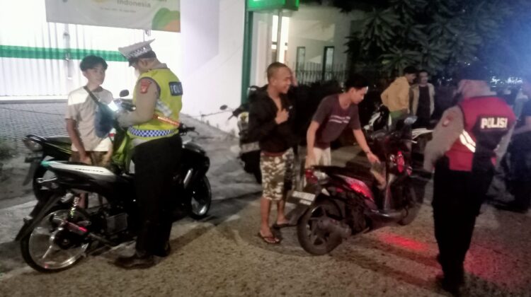 Polsek Cempaka Putih Gelar Razia Stasioner Dini Hari, Antisipasi Curanmor hingga Penyalahgunaan Narkoba
