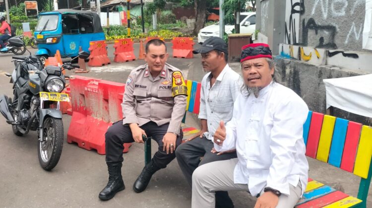Patroli Dialogis Bhabinkamtibmas Menteng Perkuat Sinergi Dengan Ketua RW Jaga Kamtibmas