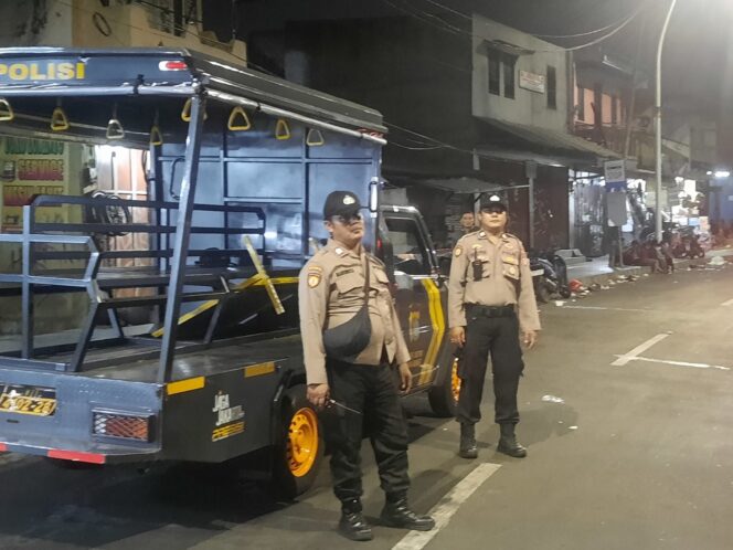 
					Patroli Skala Rutin Polsek Metro Tanah Abang Tekan Potensi Kejahatan Malam Hari