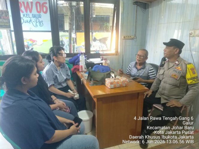
					Polisi Dukung Program Kesehatan Masyarakat, Bhabinkamtibmas Sambangi Mahasiswi PKL Bidan di Galur