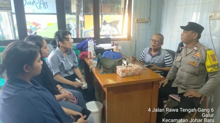 Polisi Dukung Program Kesehatan Masyarakat, Bhabinkamtibmas Sambangi Mahasiswi PKL Bidan di Galur