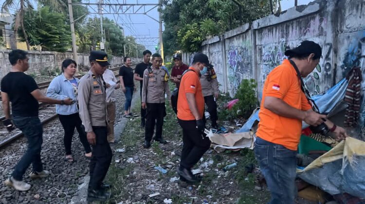 Pria Ditemukan Meninggal di Pinggir Rel Paseban Jakpus, Polisi Respon Cepat Pastikan Tak Ada Tanda Kekerasan