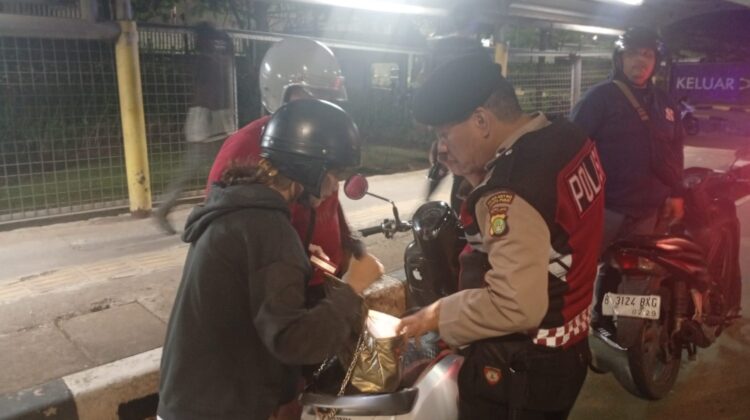 Cegah Gangguan Kamtibmas dan Kejahatan Jalanan, Polsek Cempaka Putih Gelar Razia Stasioner hingga Dini Hari