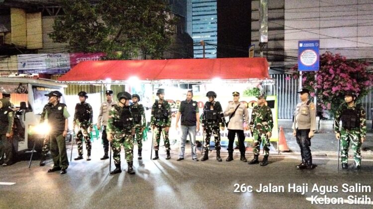 Patroli Tiga Pilar di Kuliner Sabang, Sinergi TNI-Polri dan Satpol PP Jaga Malam Jakarta Tetap Kondusif