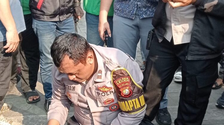 Respon Cepat Polisi Tindak Lanjuti Laporan Warga Terkait Pria Ditemukan Meninggal di Trotoar Depan Pegadaian Senen