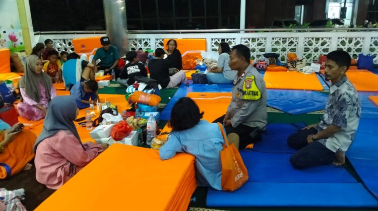 Bhabinkamtibmas Cideng Monitoring Korban Terdampak Kebakaran di Rt.18 Rw.1 Kel. Cideng dan pastikan Aman dan Terlayani