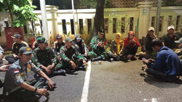 Babinsa Koramil 02/Matraman dan Tiga Pilar Gelar Patroli Malam