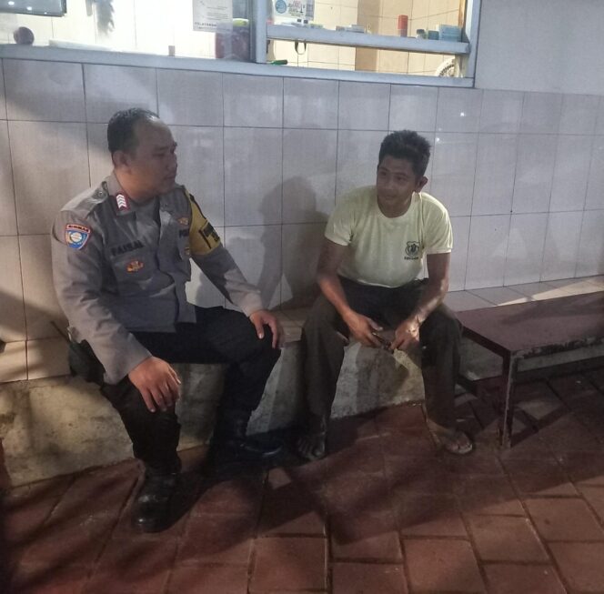 
					Bhabinkamtibmas Kenari Sambangi Pos Satkamling RW 08, Ajak Warga Perkuat Keamanan Lingkungan
