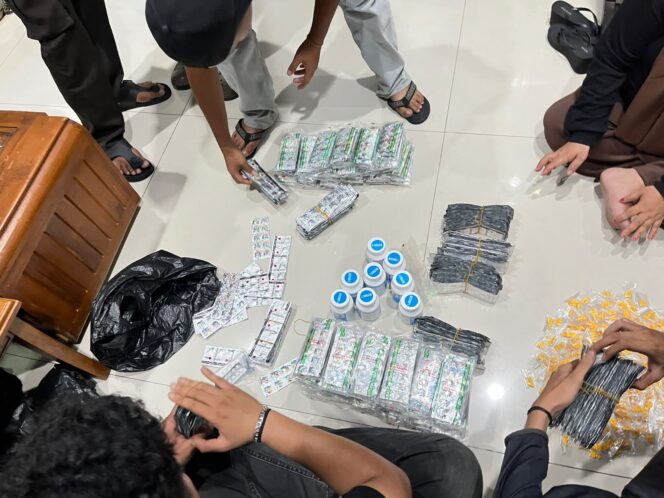 
					Ditpolairud Polda Metro Jaya Ungkap Peredaran Obat Keras Ilegal di Muara Baru, Ribuan Butir Diamankan