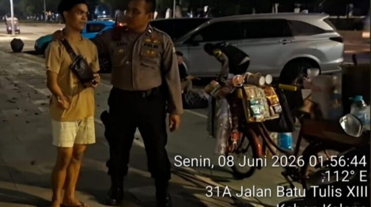 Anggota Patroli Polsek Metro Gambir Sambangi Warga Kebon Kelapa, Perkuat Sinergi Jaga Keamanan Lingkungan