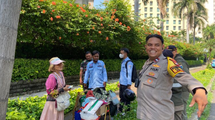 Tunawisma yang Tinggal di Trotoar Senen Ditertibkan Aparat 3 Pilar, Diserahkan ke Dinas Sosial