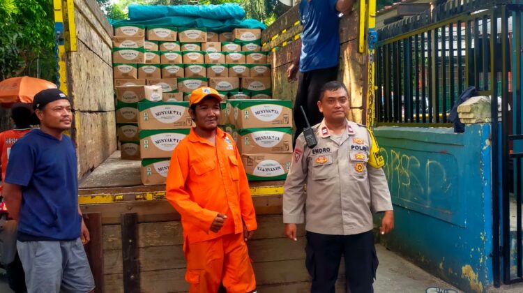 Tiga Pilar Kelurahan Kramat Koordinasikan Penyaluran Beras dan Minyak Goreng Bulog untuk Warga