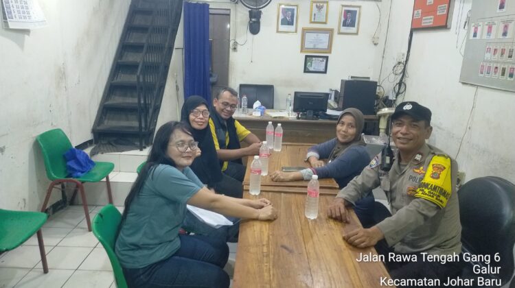 Sambang Pos Kamling RW 04, Bhabinkamtibmas dan FKDM Perkuat Kewaspadaan Warga Jaga Kamtibmas