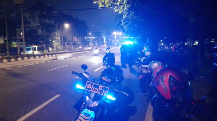 Tiga Pilar Lakukan Patroli Mobile Dini Hari Blue Light Sawah Besar Diperkuat Sabuk Kamtibmas