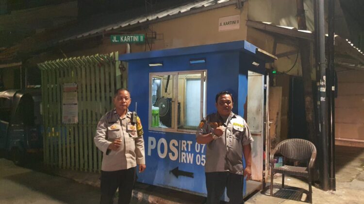 Bhabinkamtibmas Pasar Baru Sambangi Satkamling, Perkuat Sinergi Jaga Kamtibmas Lingkungan
