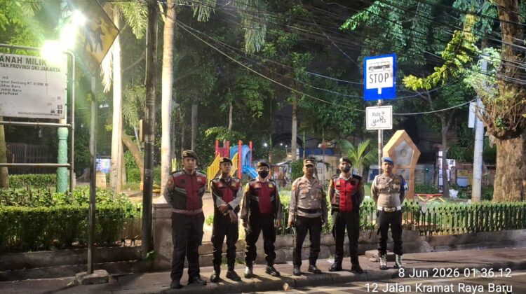 Polsek Johar Baru Gelar Patroli Strong Point Dini Hari, Persempit Ruang Gerak Pelaku Kejahatan Jalanan