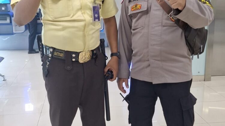 Bhabinkamtibmas Pegangsaan Perkuat Keamanan Perbankan Lewat Sambang Kamtibmas di Bank BCA