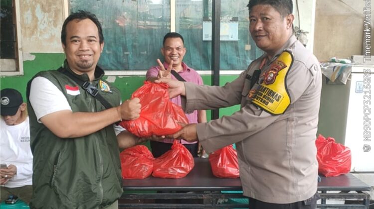 Polsek Metro Menteng Berbagi, Warga RW 09 Kebon Sirih Terima Bantuan Sembako