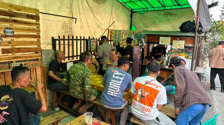 Kapolda Metro Jaya Bersama Pangdam Jaya Melaksanakan Jaga Jakarta On The Spot ke Warga Masyarakat