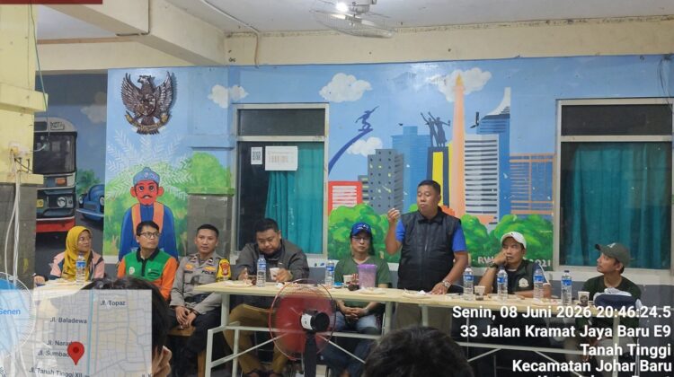 Perkuat Kemitraan dengan Warga, Bhabinkamtibmas dan Lurah Tanah Tinggi Bahas Keamanan Lingkungan di RW 08