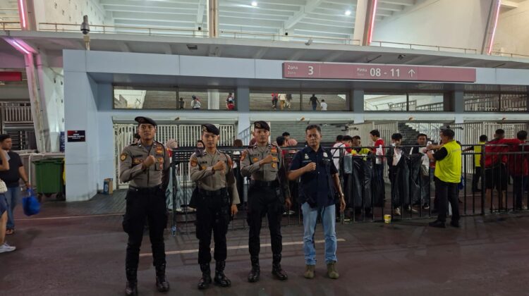 Personel Gabungan Zona 3 Amankan Jalannya Pertandingan FIFA Series Indonesia vs Mozambik di SUGBK