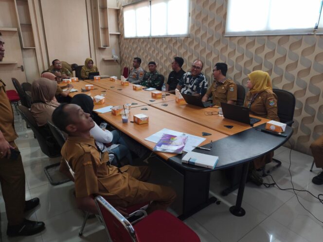
					Wakili Danramil, Babinsa Ikuti Rapat Persiapan Pameran UMKM Dinas Koperasi