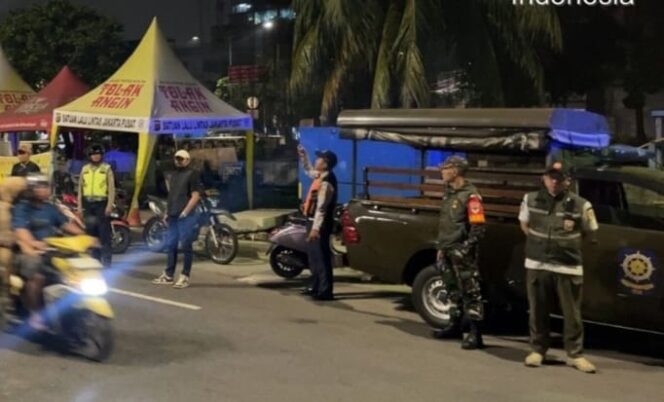 
					14 personil Patroli Gabungan Perkuat Strong Point Jelang Malam di Jl. Gunung Sahari Raya