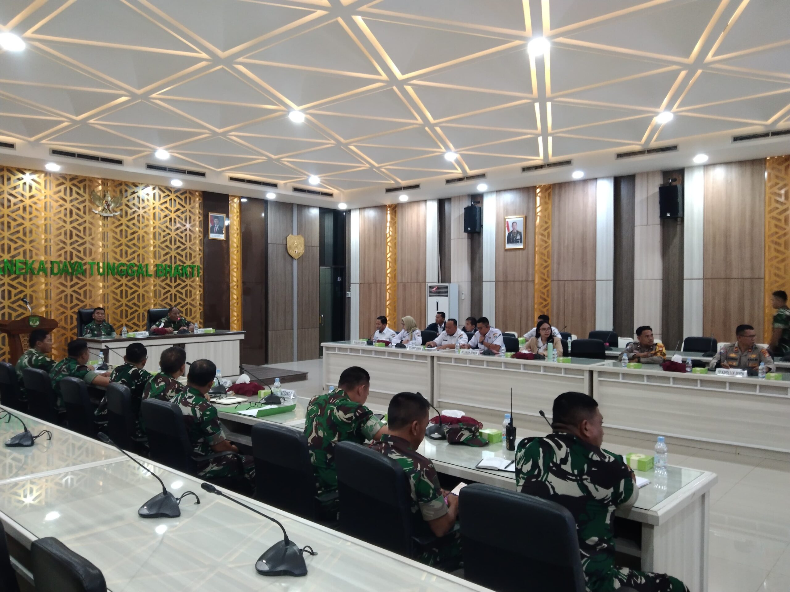 Bhabinkamtibmas Hadiri Rapat Koordinasi Perihal Kodam Jaya Akan Bangun Mess TNI AD di Kwini, Lahan dan Bangunan Segera Dikosongkan