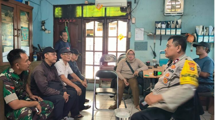 Warga dan Aparat Kelurahan Kramat Perkuat Koordinasi Jaga Kamtibmas di Kawasan Taman Kramat Pulo