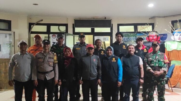 Babinsa Koramil 05/Kramatjati-Makasar dan Komponen Warga Gelar Patroli Siskamling, Perkuat Keamanan Wilayah Kramatjati