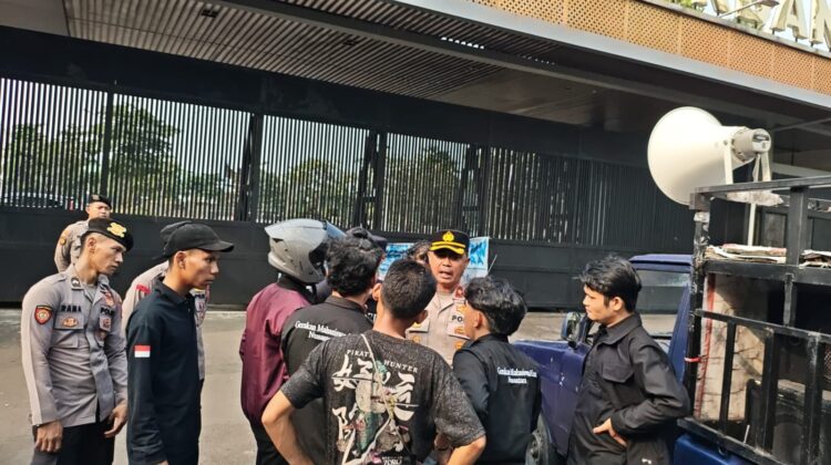 Kedepankan Pelayanan Humanis, Polri Sambut Massa Aksi di Depan Gedung DPR RI
