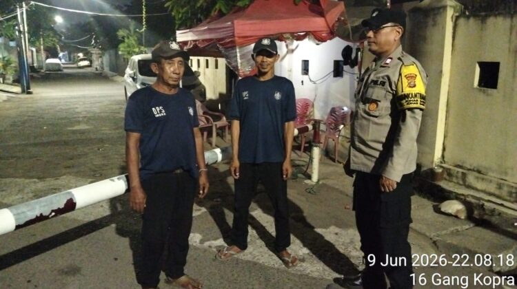 Menjaga Malam, Menjaga Kampung: Sambang Poskamling Jadi Benteng Awal Cegah Kejahatan di Johar Baru