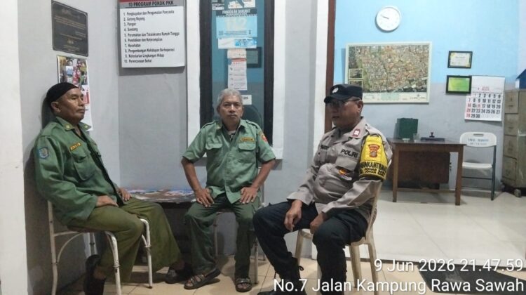 Poskamling Tak Pernah Tidur, Bhabinkamtibmas Perkuat Kewaspadaan Warga RW 06 Johar Baru
