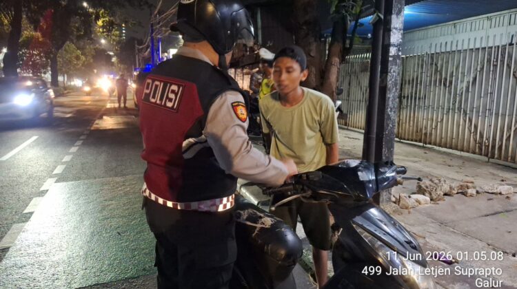 Tengah Malam Bergerak, Polsek Johar Baru Gelar Operasi Cipta Kondisi Cegah Kejahatan Jalanan