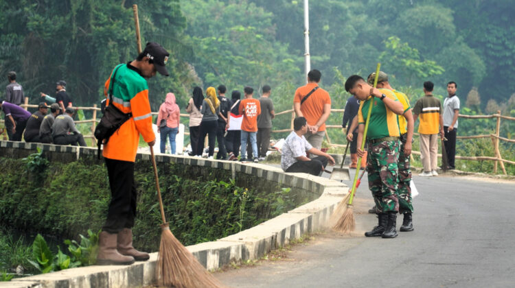 Prajurit Yonarmed 11 Kostrad Bersinergi Wujudkan Gerakan Indonesia Asri di Kota Magelang
