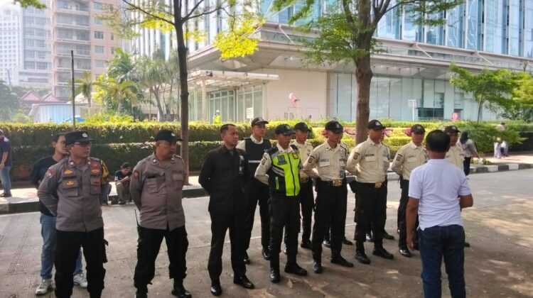 Polsek Metro Tanah Abang Gelar Apel Pelayanan Pengamanan Aksi Unjuk Rasa di Kantor PT Akseleran