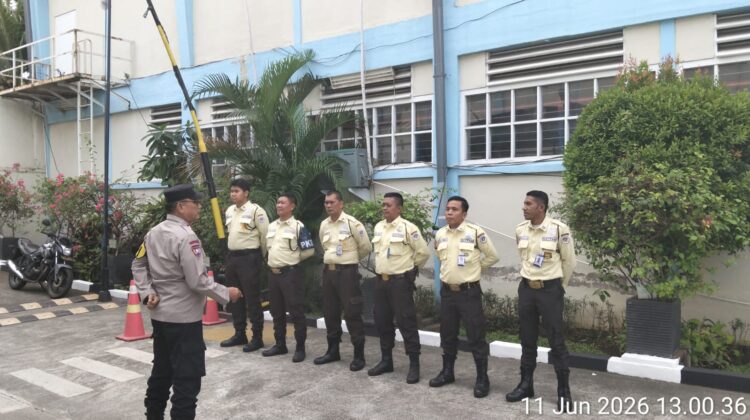 Perkuat Benteng Keamanan Aset Negara, Bhabinkamtibmas Sambangi Pergudangan Kemenkes RI