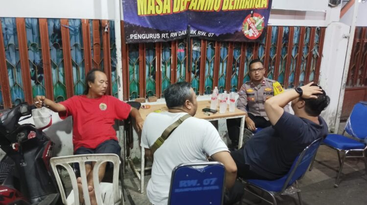 Sambangi Satkamling RW 07, Polsek Johar Baru Perkuat Deteksi Dini Gangguan Kamtibmas