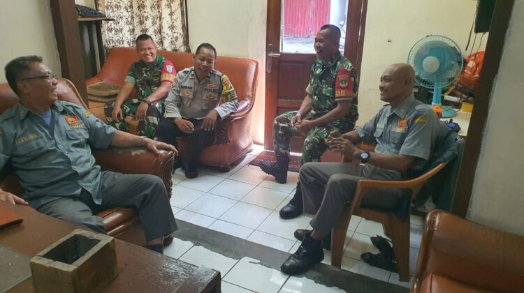 Bhabinkamtibmas dan Babinsa Perkuat Patroli Dialogis di Pasar Baru