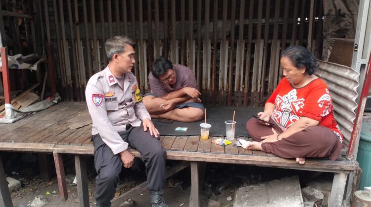 Bhabinkamtibmas Kartini Perkuat Sambang Warga, Jaga Kamtibmas Tetap Kondusif