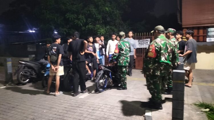 Babinsa Koramil 07/Cipayung Bersama Tiga Pilar dan Warga Sisir Wilayah, Perkuat Antisipasi Tawuran dan Gangguan Kamtibmas