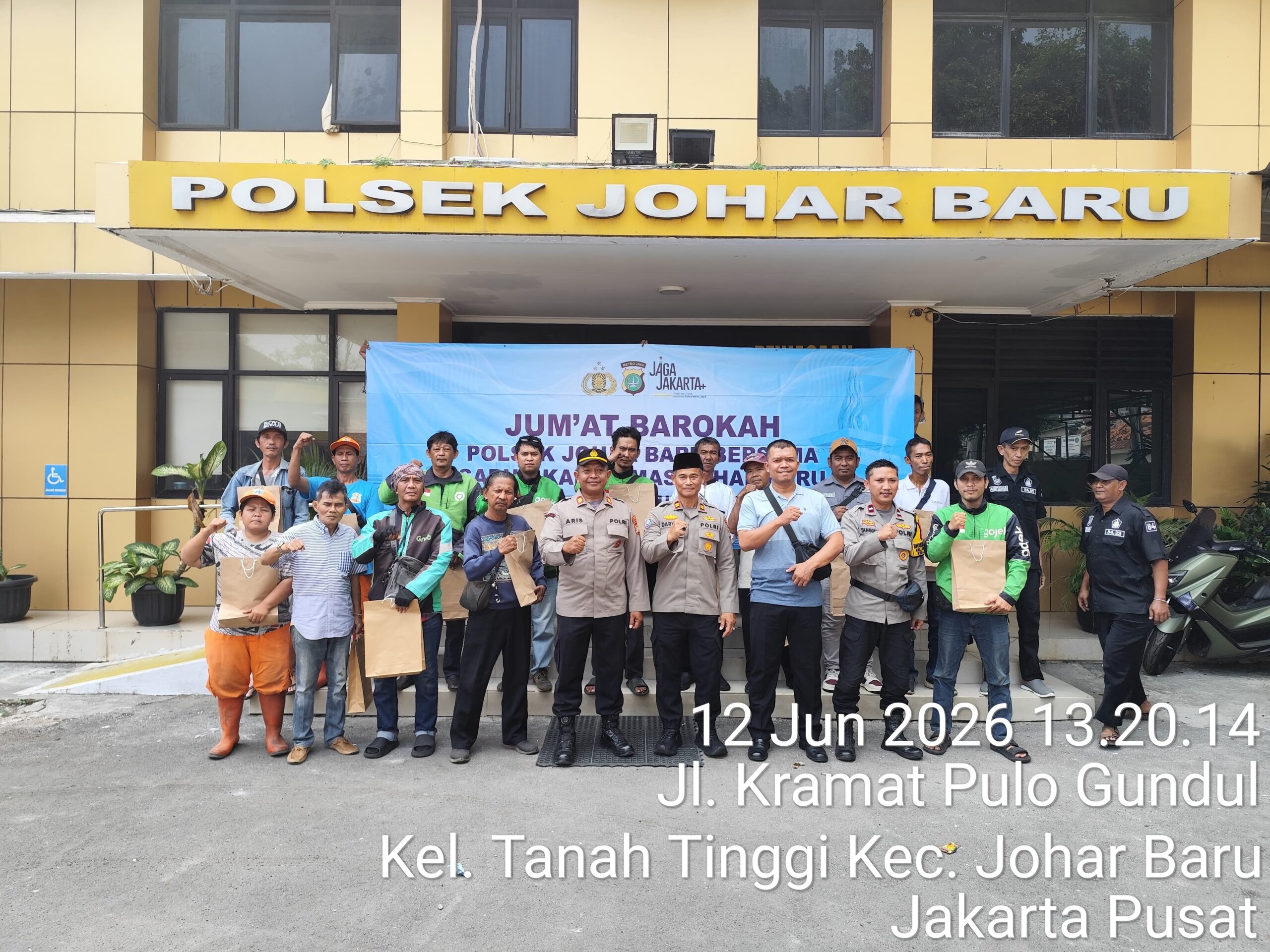 Jumat Barokah Polsek Johar Baru, Perkuat Sabuk Kamtibmas dengan Kepedulian dan Kebersamaan