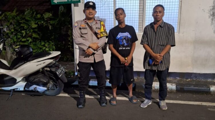 Patroli Dialogis Dinihari, Bhabinkamtibmas Pegangsaan Ajak Warga RT 02 RW 07 Tingkatkan Keamanan Lingkungan